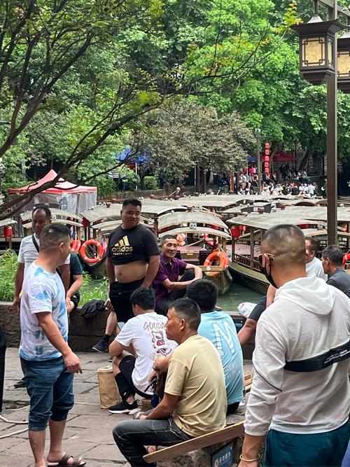 新2025澳门天天开好彩和凤凰古城百人抢鸭子与凤凰古城百人抢鸭子是真的吗