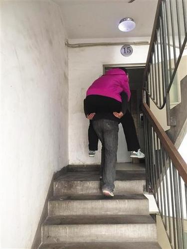 新澳天天彩免费大全和老人自制电梯上5楼与老人自制电梯上5楼视频